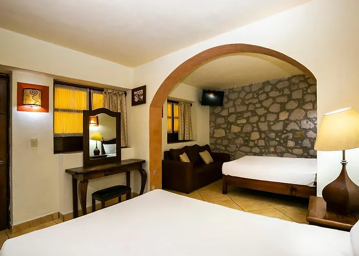 Hotel Casa Del Virrey & Suites